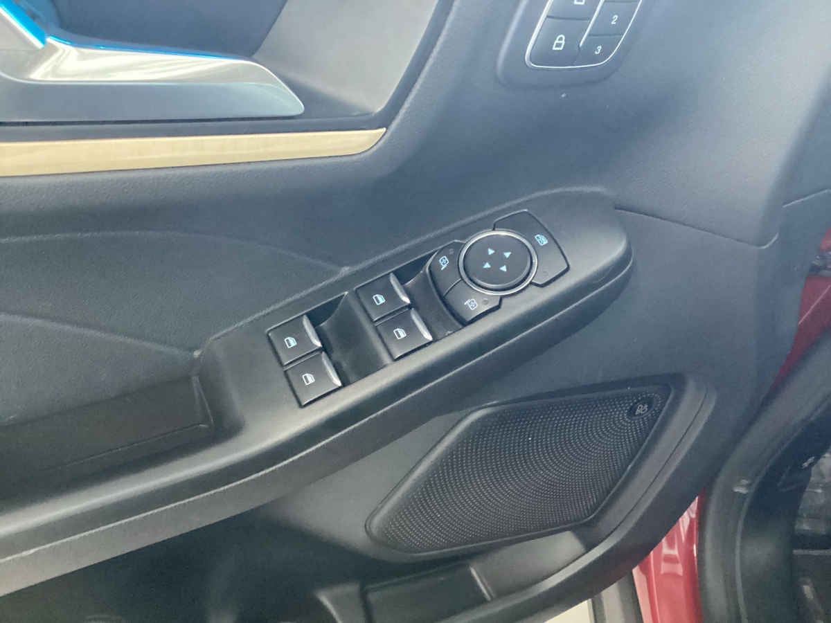 2022 Ford Escape 5p Titanium HEV L4/2.5 Aut