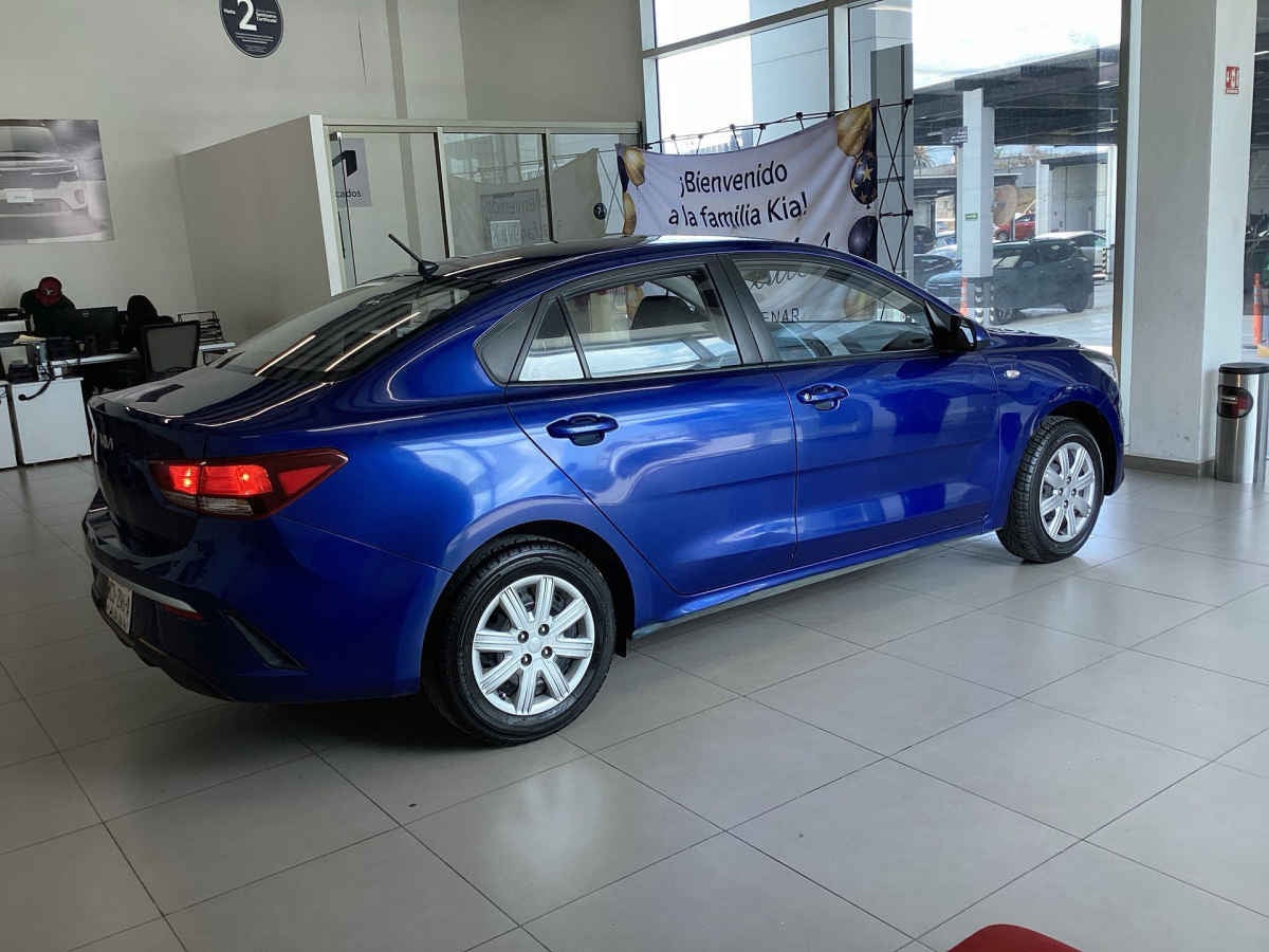 2023 Kia KIA RIO SEDAN 4p L L41.6 Man