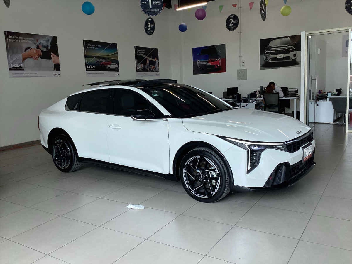 2026 Kia K4 4p GT Line L4/2.0 Aut