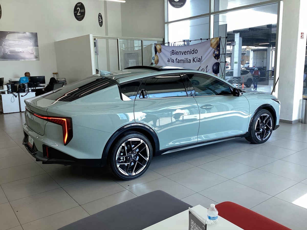 2026 Kia K4 4p GT Line L4/2.0 Aut