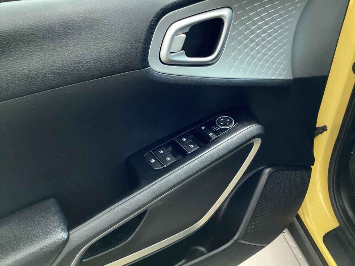 2020 Kia Soul 5p LX  1.6l  121 HP  TM6  RA-16"