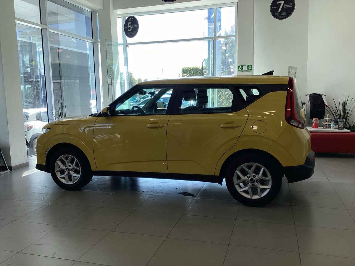 2020 Kia Soul 5p LX  1.6l  121 HP  TM6  RA-16"