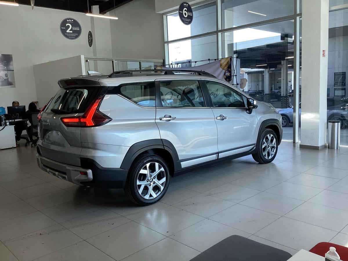 2024 Mitsubishi Xpander 5p Cross L4/1.5 Aut