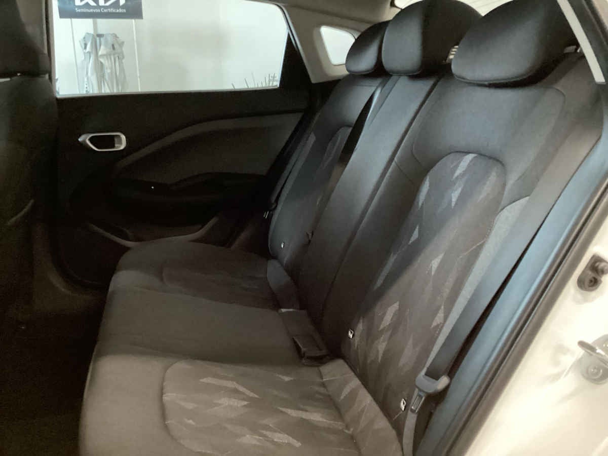 2025 Kia K3 4p LX L4/1.6 Aut