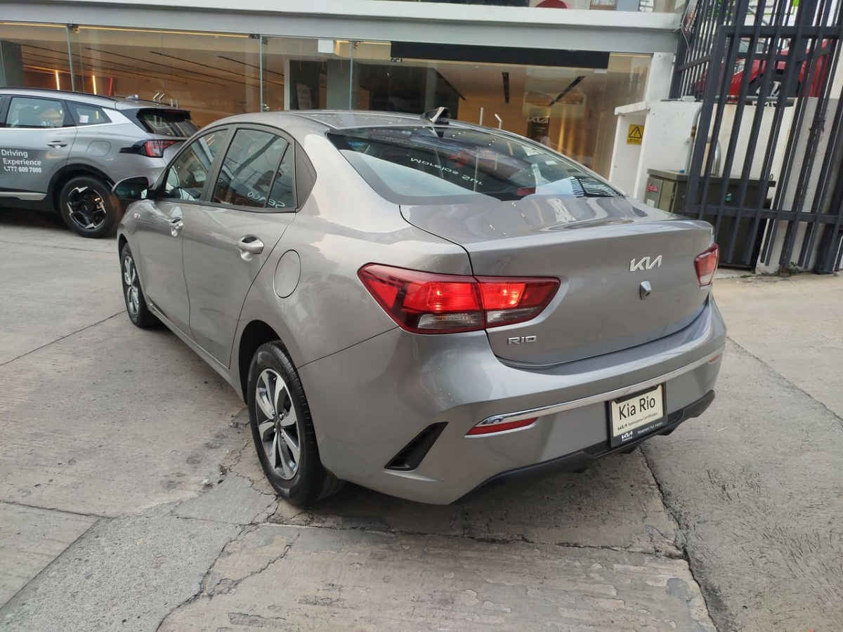 2023 Kia KIA RIO SEDAN 4p LX L4/1.6 Man