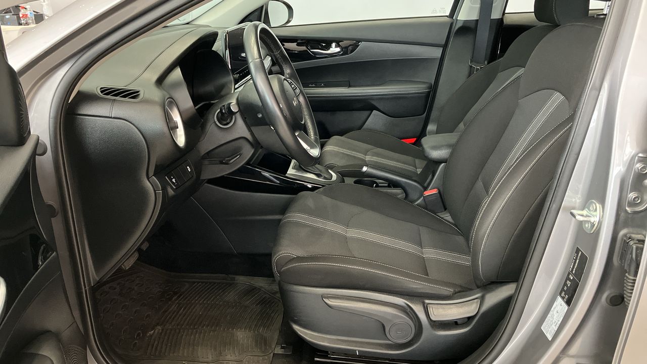 2024 Kia FORTE SEDAN 4p EX L4/2.0 Aut