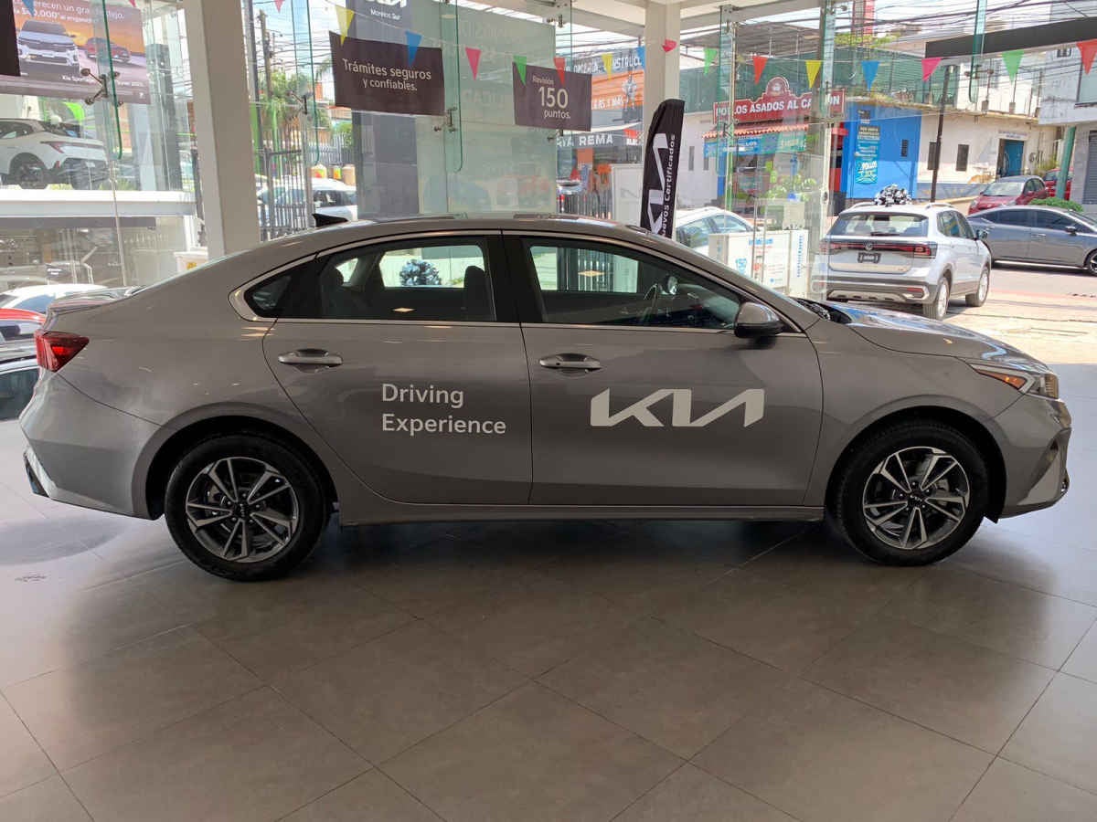 2024 Kia FORTE SEDAN 4p EX L4/2.0 Aut