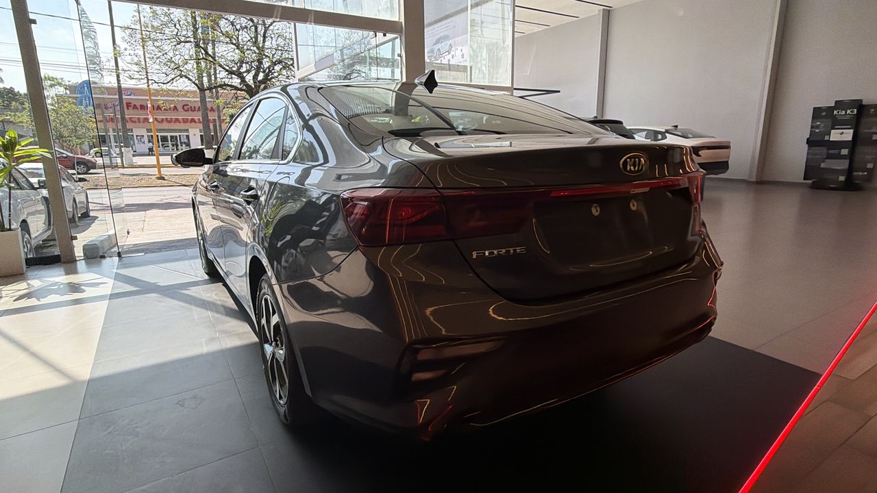 2021 Kia FORTE SEDAN 4p EX L4/2.0 Aut