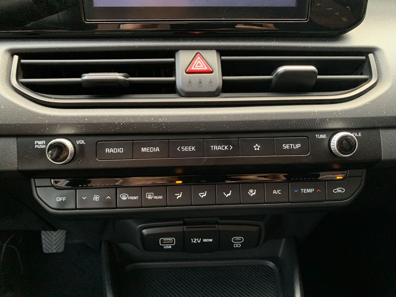 2024 Kia K3 4p LX L4/1.6 Man