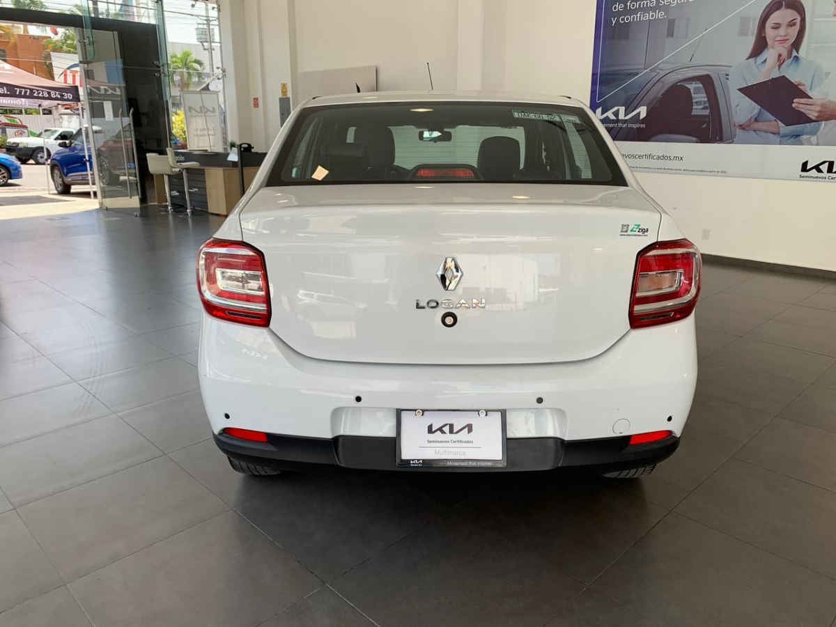 2024 Renault Logan 4p Intens L4/1.6 Aut