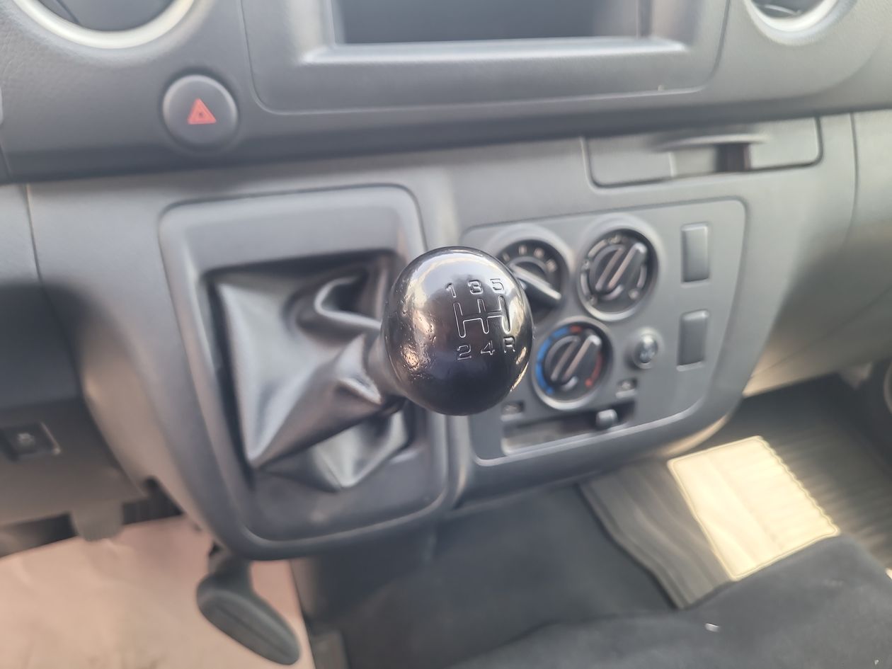 2024 Nissan Urvan 2.5 Panel Amplia AA Mt