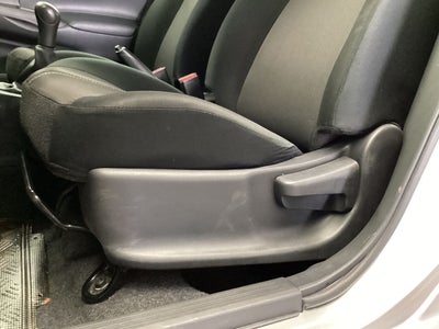2025 Nissan V-Drive 1.6 A/C  Mt