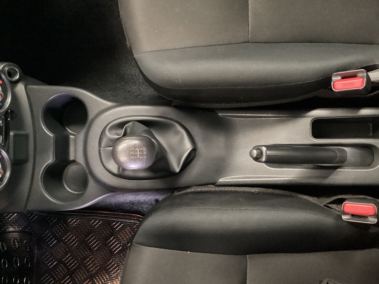 2025 Nissan V-Drive 1.6 A/C  Mt