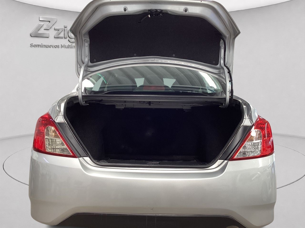 2025 Nissan V-Drive 1.6 A/C  Mt