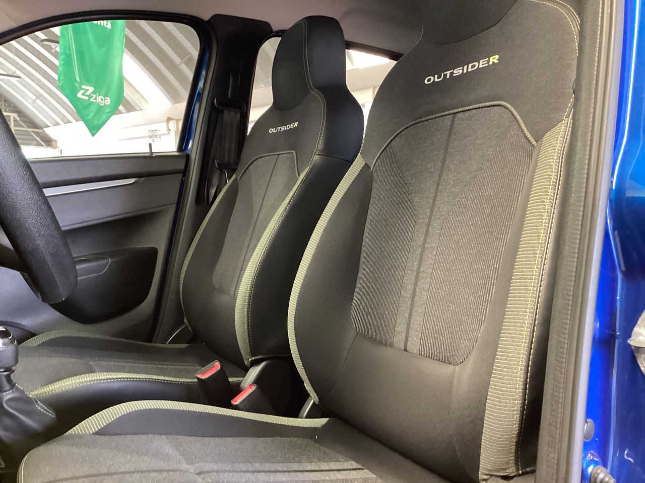 2024 Renault Kwid 1.0 Outsider Mt