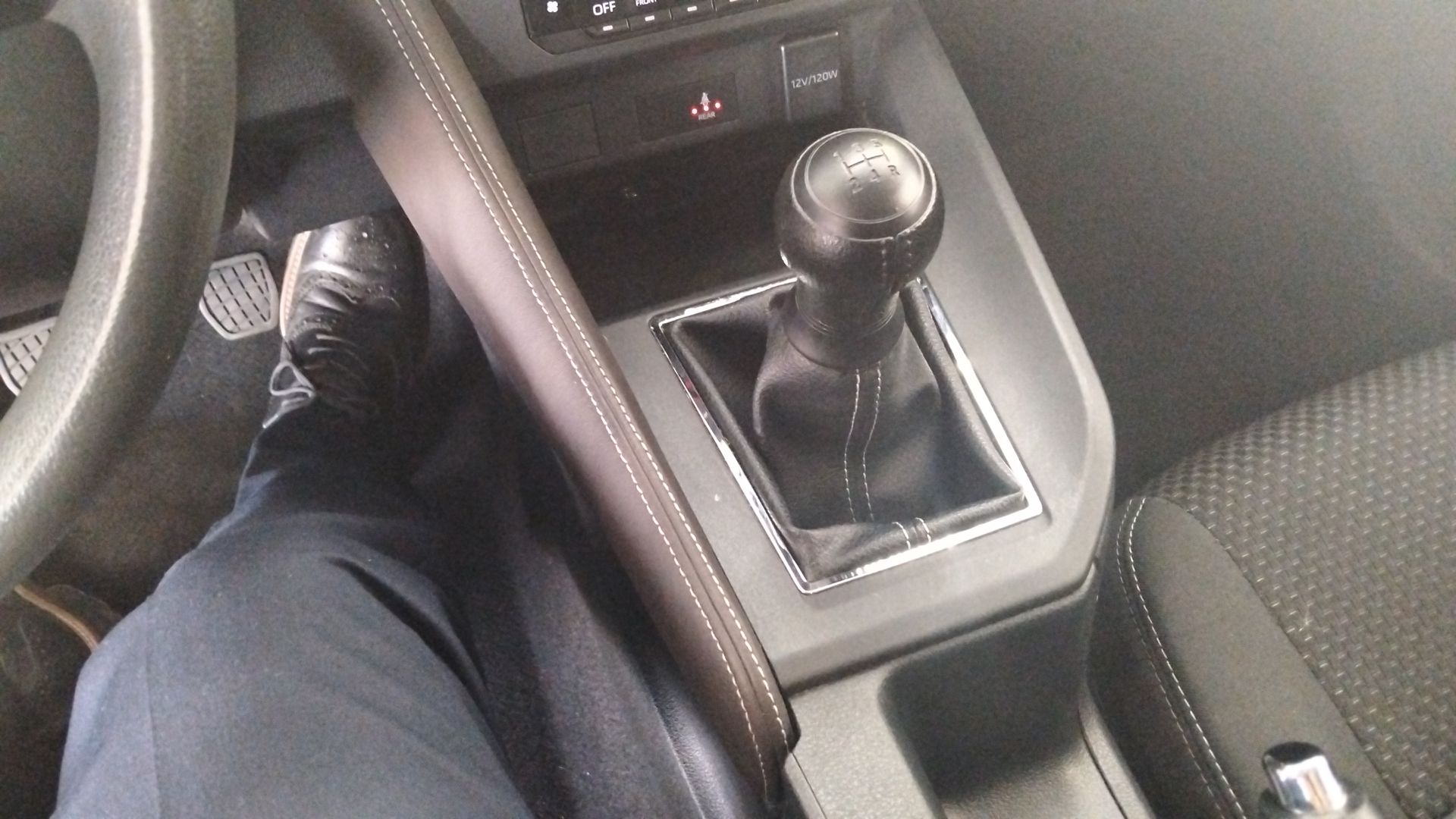 2023 Toyota Yaris 1.5 S Sedan Mt