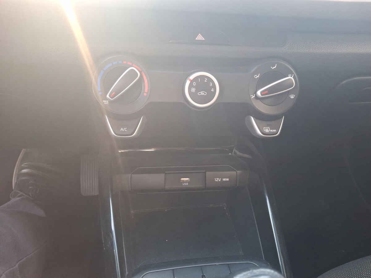 2022 Kia KIA RIO HB 5p LX L4/1.6 Man