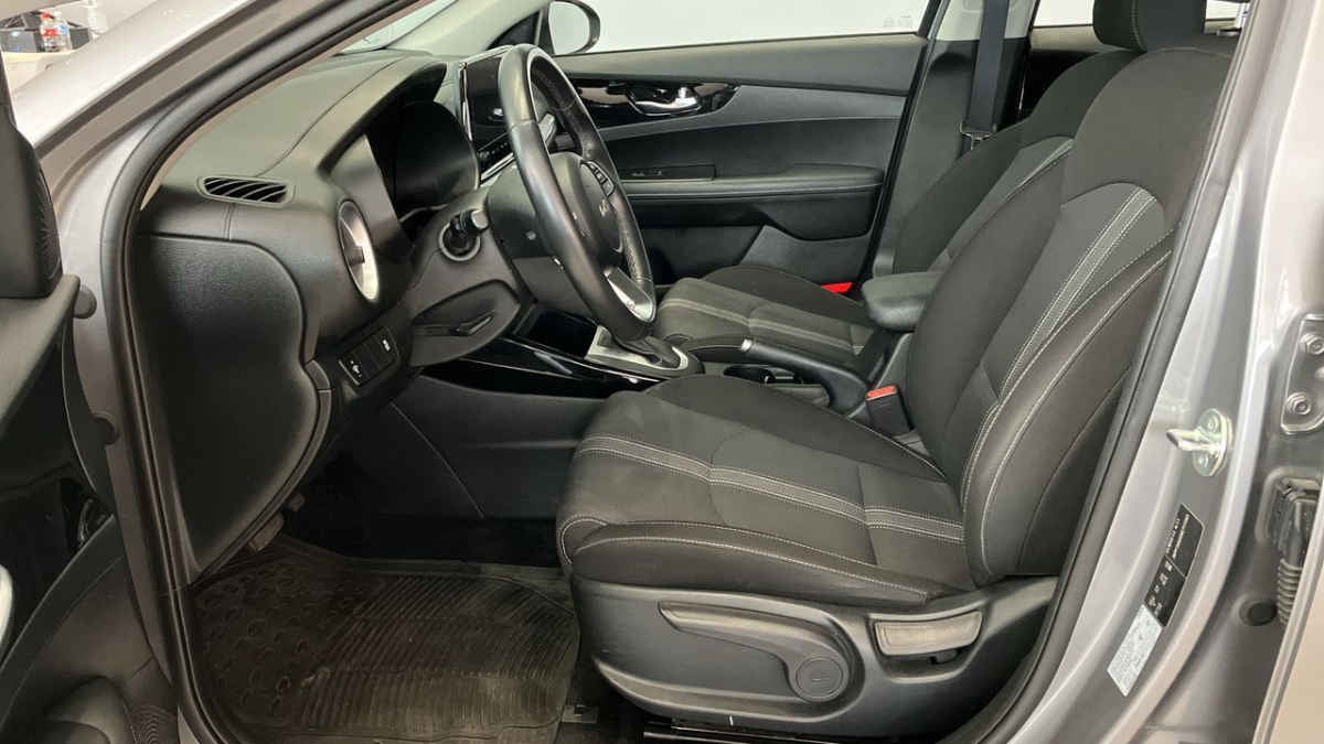 2024 Kia FORTE SEDAN 4p EX L4/2.0 Aut