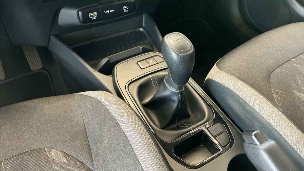 2024 Kia K3 5p LX L4/1.6 Man