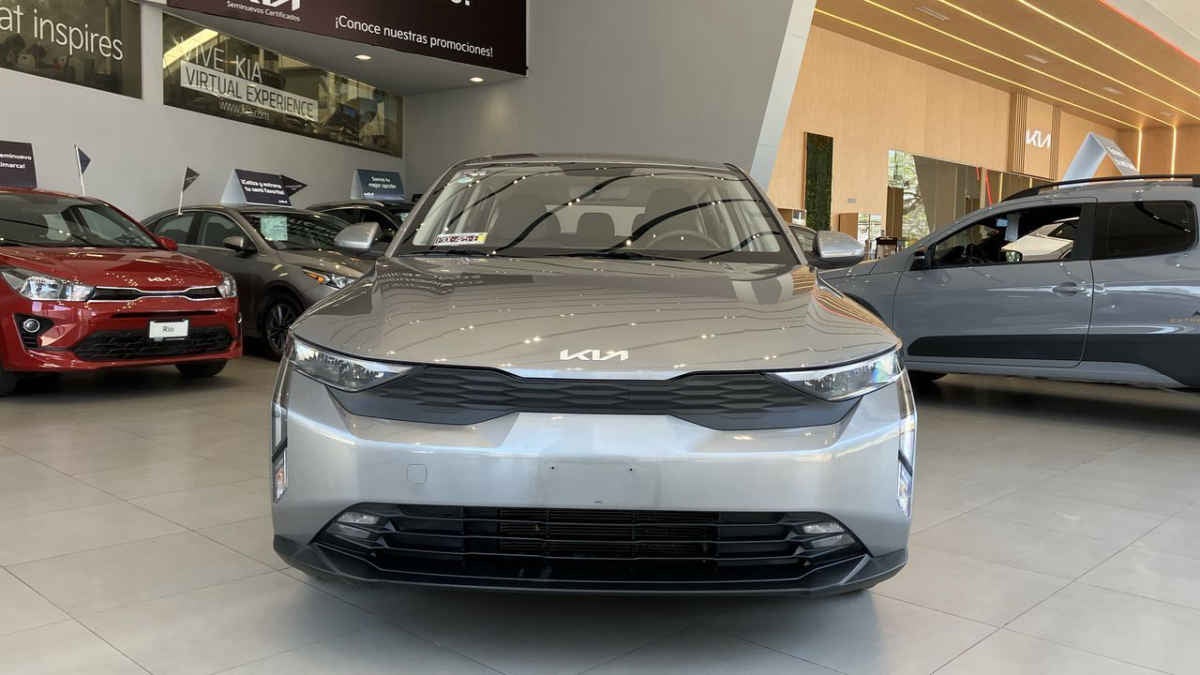 2024 Kia K3 5p LX L4/1.6 Man