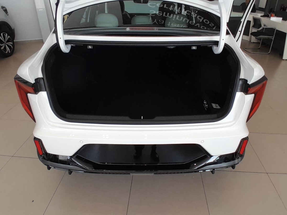 2026 Kia K4 5p GT Line Turbo L4/1.6 Aut